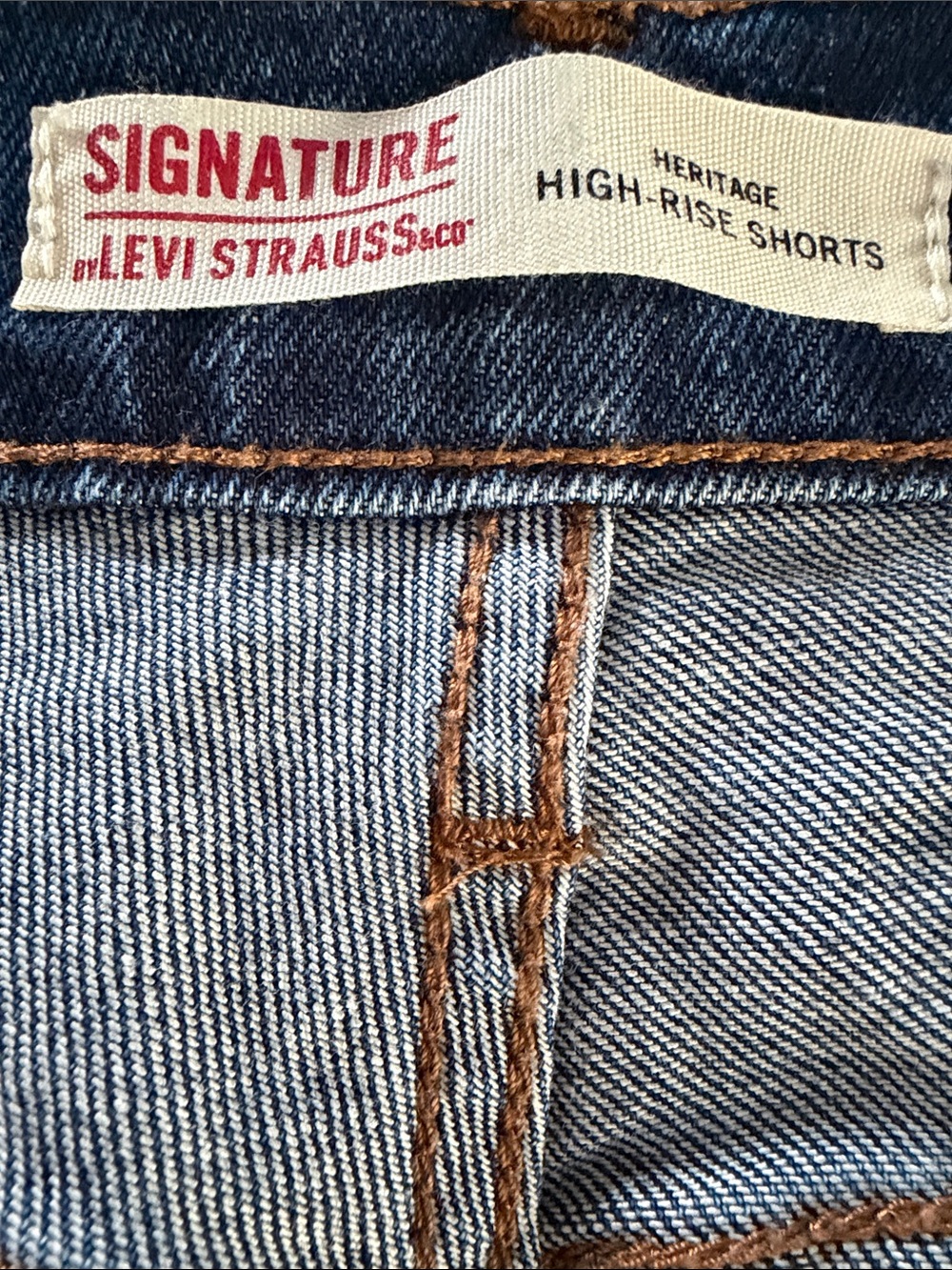 Levi's Women’s Relaxed Fit Blue Jeans with Contrast Stitching - Picture 3 of 8